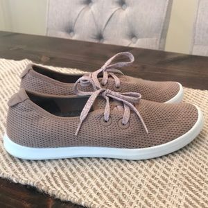 Allbirds tan shoes Sz 8
